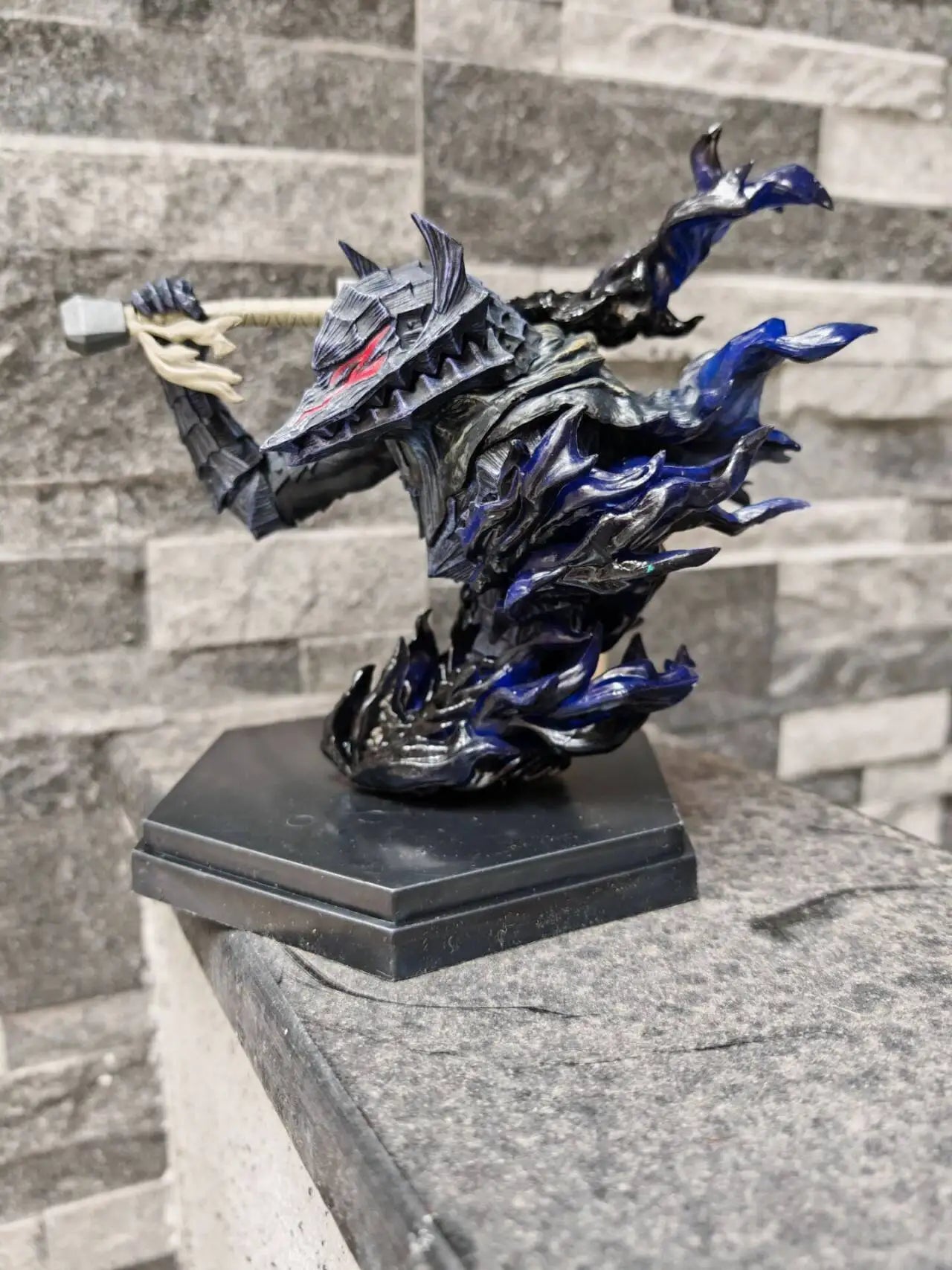 Berserk Armor Bust Guts Figure Statue Night Light Resin Crafts Black Swordsman Beastization Warrior Griffith Action Figure Model